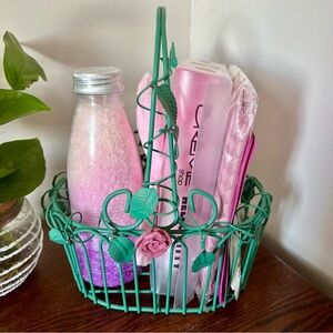 HELLO KITTY SIX PIECE SPA BASKET BUNDLE NWT